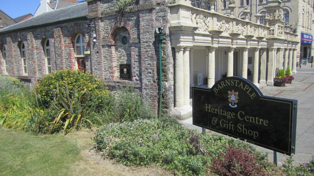 Yeo Dale Hotel Барнстъпъл Екстериор снимка